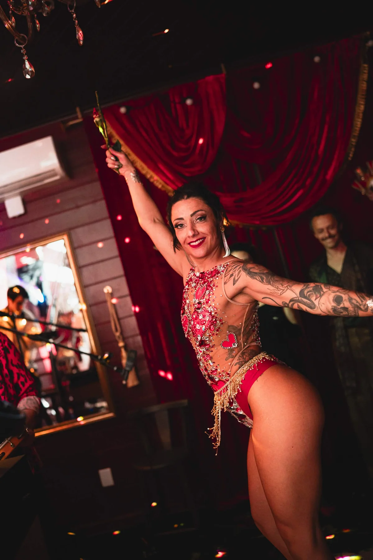 Performance de dança no Cabaret Le Luxe
