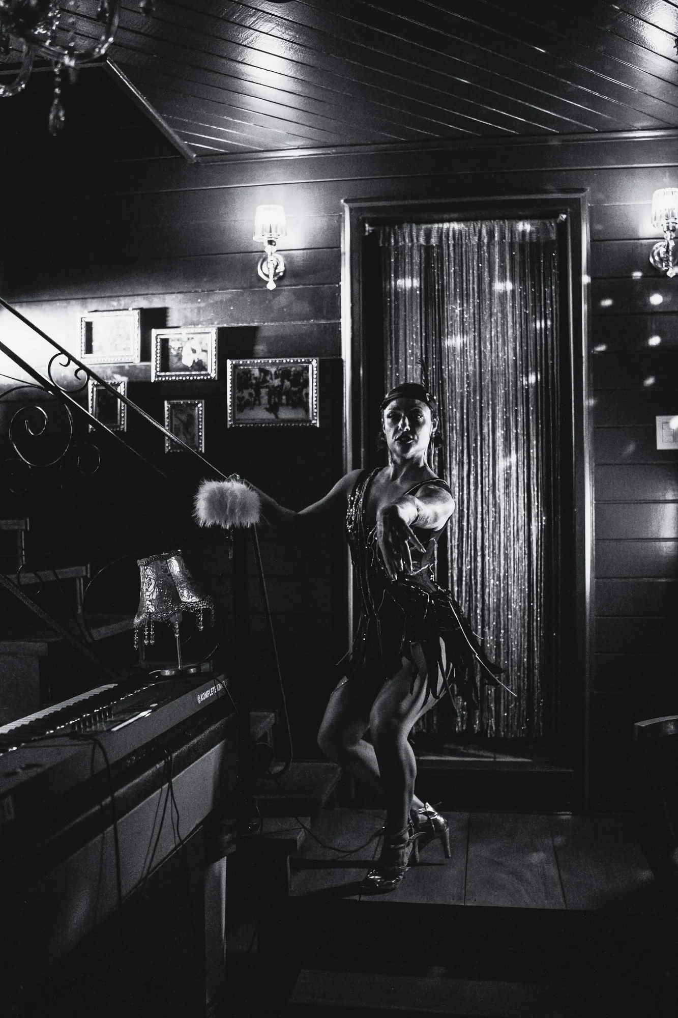 Artista em performance no Cabaret Le Luxe